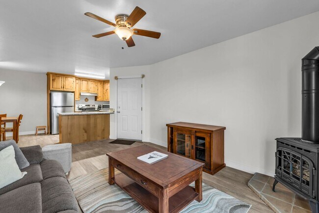 Foto del edificio - Kamas Cutie - $500 off 1st month rent!!