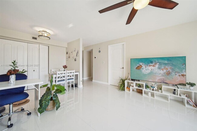 Foto del edificio - 1740 NW N River Dr