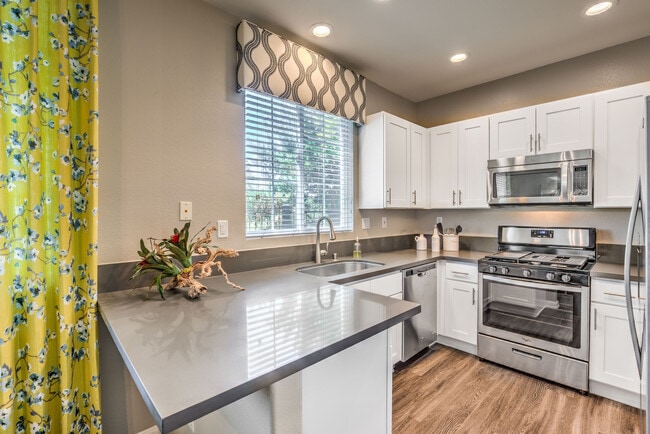 Signature Point apartments — community photo - Signature Point