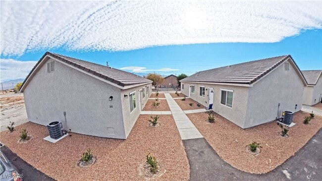 Building Photo - 1111 Sixshooter Ave