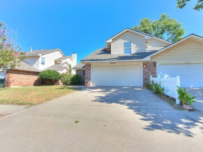 Building Photo - West Norman 2 Bed 2 Bath with Bonus /Flex ...