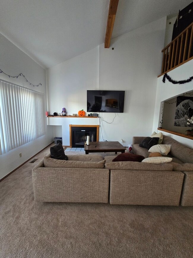 Building Photo - 2 Bedroom Plus Loft with covered parking!
