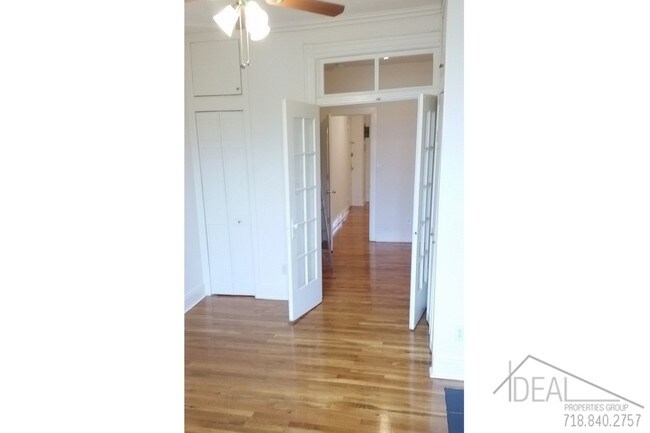 Building Photo - No Fee! Sunny 1.5 BR Park Slope with W/D!