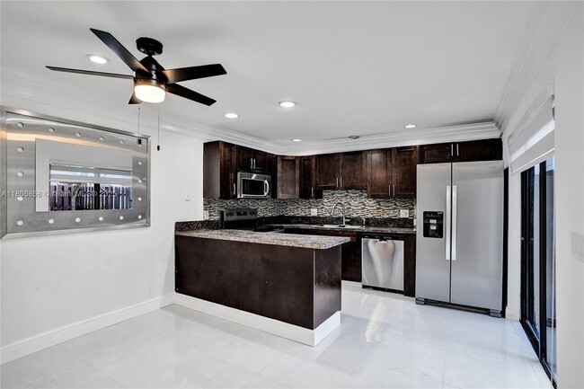 Foto del edificio - 7947 Tam Oshanter Blvd