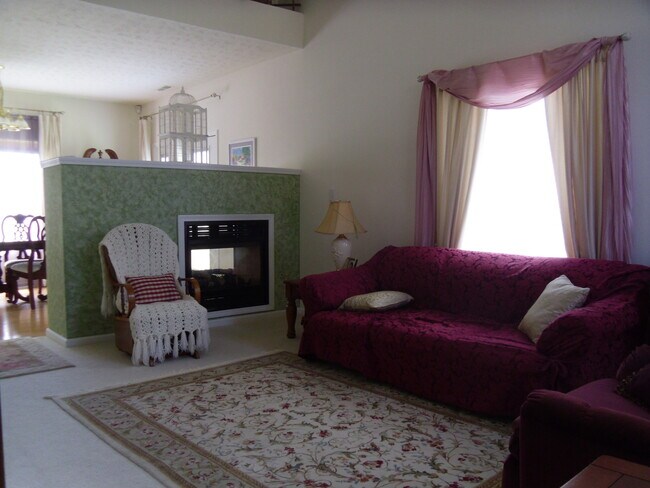 Foto del edificio - Coming Soon! Nearly Maintenance Free 3 Br ...