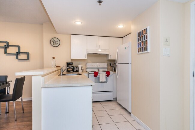 Building Photo - 1121 Rue De Bullion