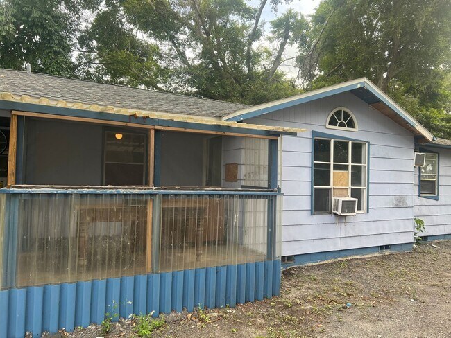 Building Photo - RYDEs Triplex 5739 7th St Ct E Bradenton