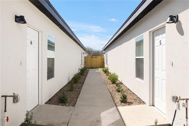Building Photo - 4305 Heron Ave