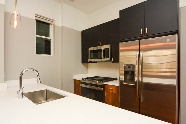 Foto del edificio - 1836 W Augusta Blvd