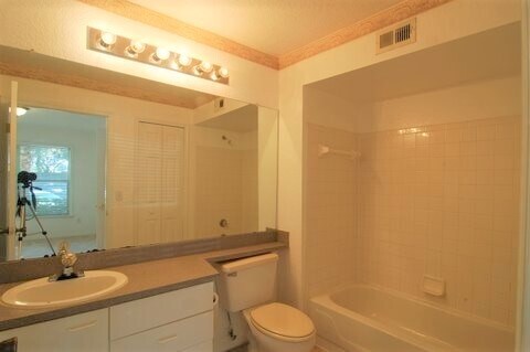 Bath - 8939 Latrec Ave