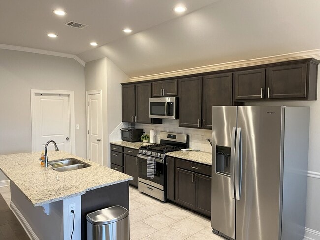 Building Photo - LEGACY BEAUTY.. Close to Barksdale Air For...
