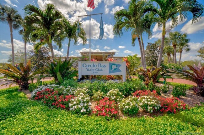 Foto del edificio - 1950 SW Palm City Rd