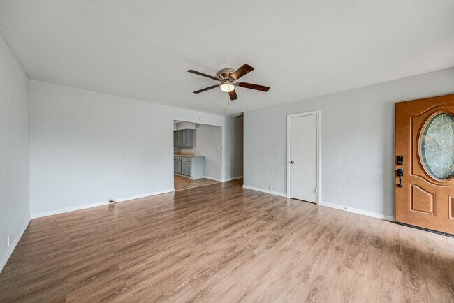 Foto del edificio - Move-In Ready 4 Bedroom Home in the Heart of Champaign