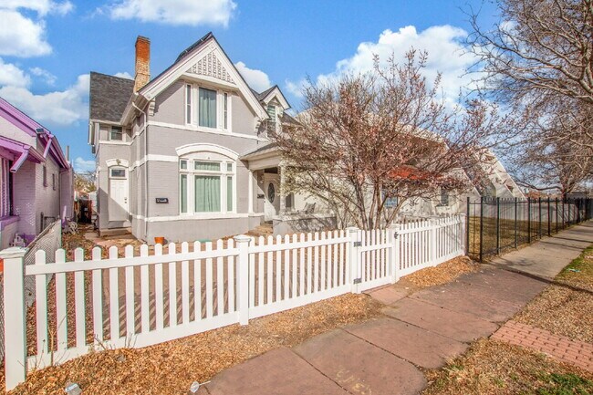 Building Photo - Lovely Victorian duplex for rent 2 bed / 1 bath