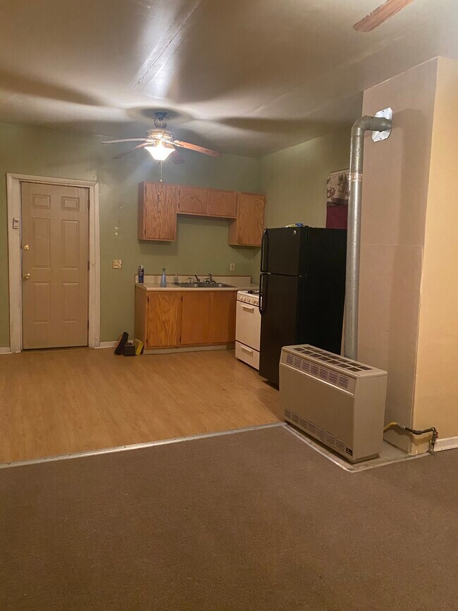 468 7th Ave Unit 1st floor rear, Troy, NY 12182 Apartments in Troy