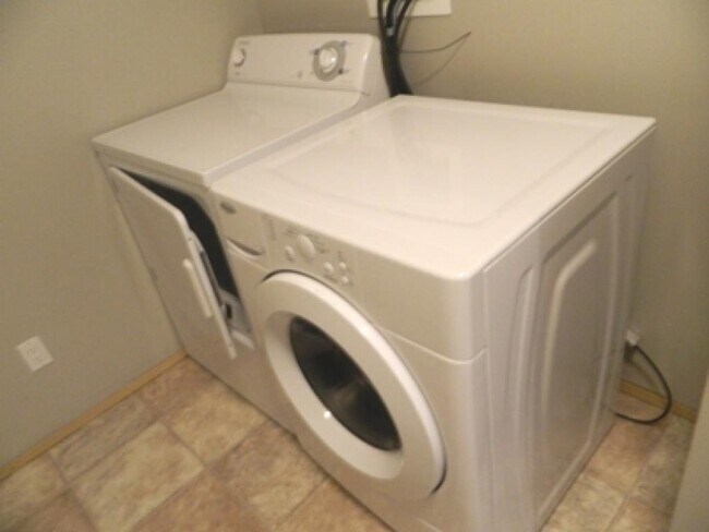 Photo du bâtiment - Wentworth Apartments