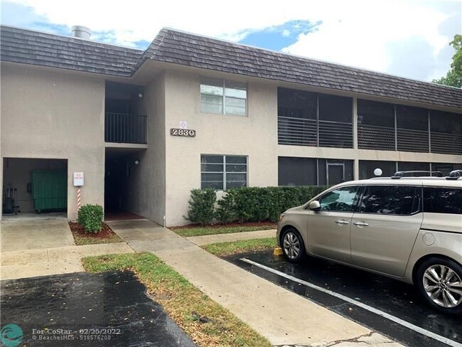 Building Photo - 2830 Riverside Dr