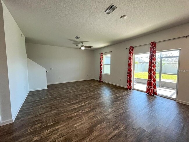 Foto del edificio - 4005 Spruce Creek Dr