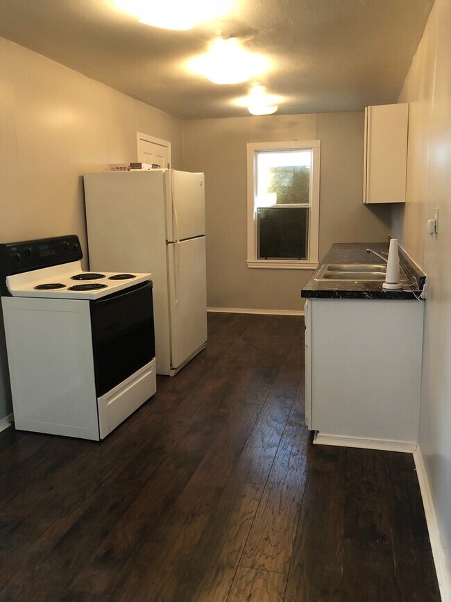 Foto del edificio - 3 Bedrooms 2 Baths 1 Car Garage Walking Distance to Palo Duro High