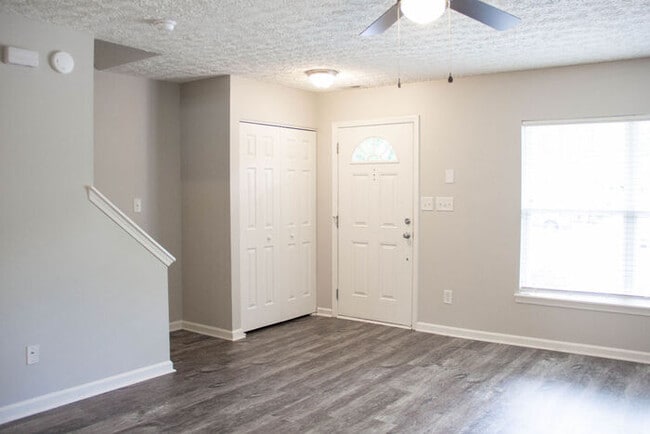 Building Photo - Beautiful Durham Townhome For Rent