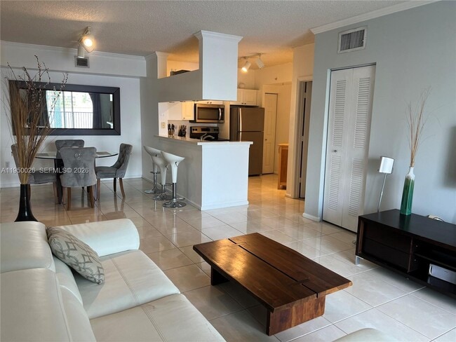 Foto del edificio - 17150 N Bay Rd