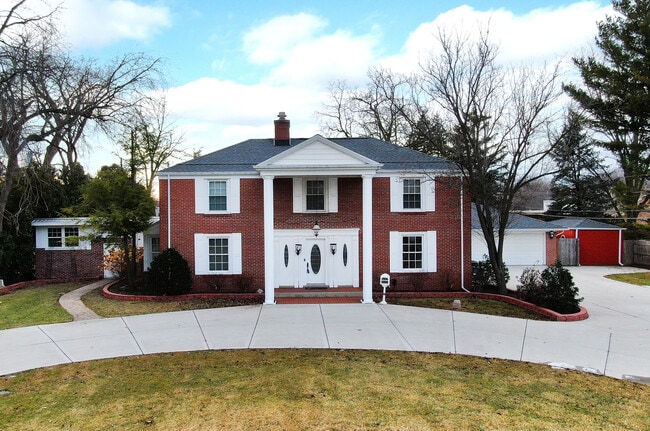 Building Photo - 305 N Reed St