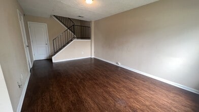 Building Photo - 325 Beverly St