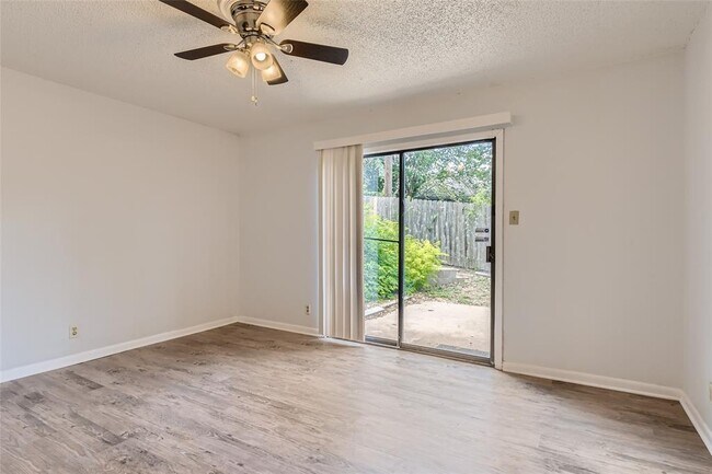 Foto del edificio - 2712 Parker Ln