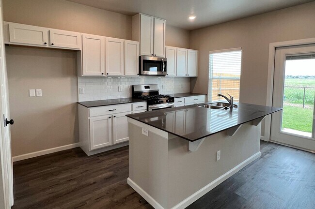 Foto del edificio - New Townhome Community at the Villas of Pe...