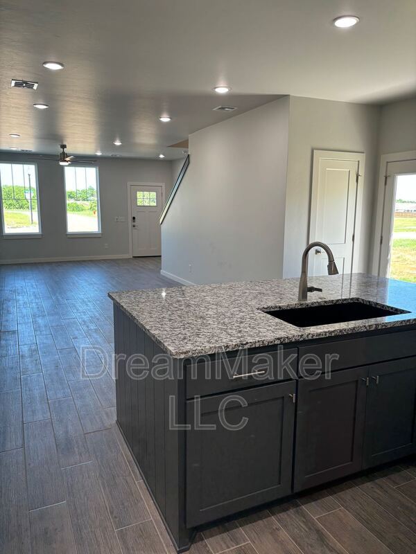 Foto del edificio - 1028 Varenna Ln