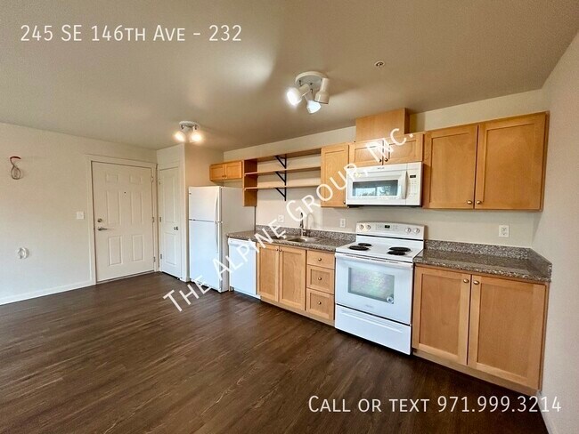 Building Photo - Third Floor Unit, Washer/Dryer Included!