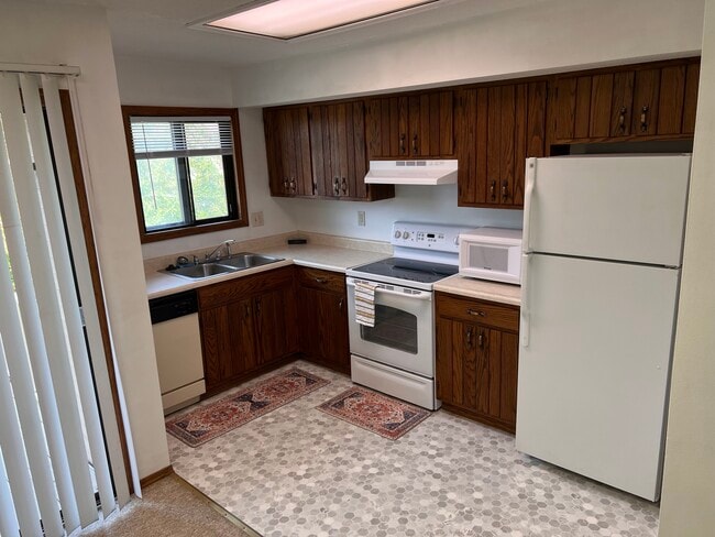 Building Photo - 1204 Dean Dr