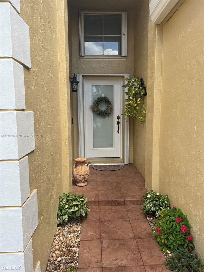 Foto del edificio - 3 br, 2 bath House - 693 Bedford Ave