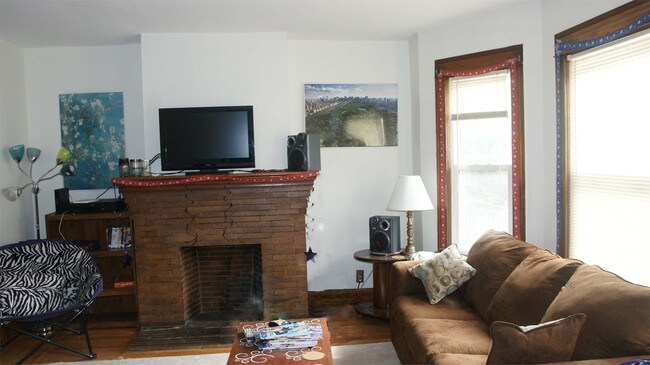 Building Photo - 82 Eastwood Pl