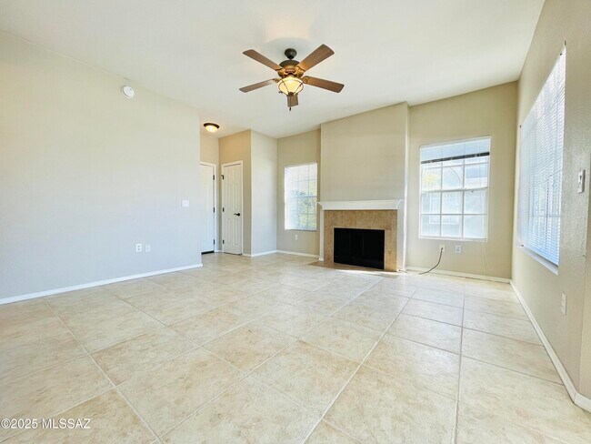 Foto del edificio - 1500 E Pusch Wilderness Dr