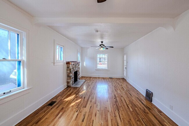 Building Photo - 720 Marquette Ave NW