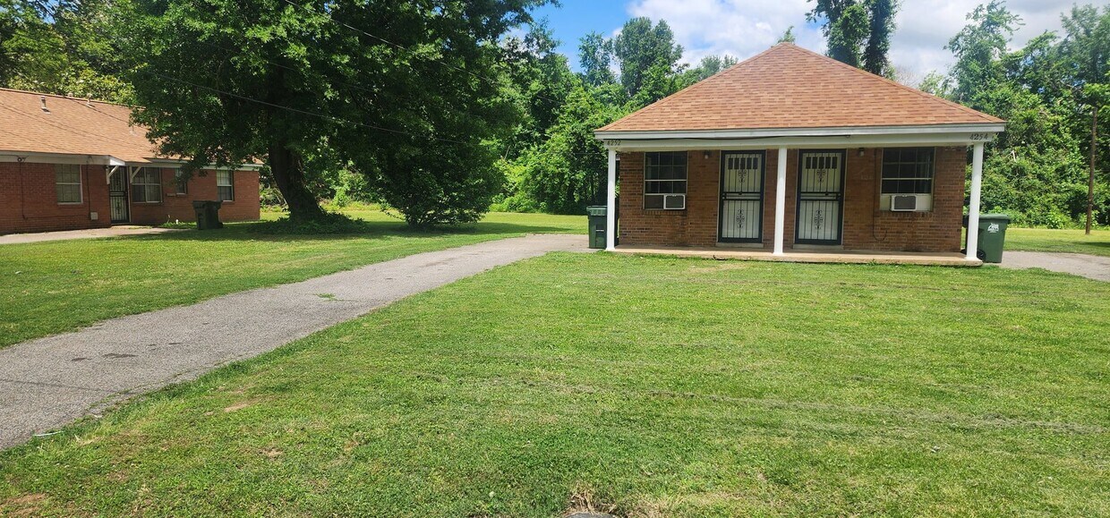 Primary Photo - 1 Bedroom 1 Bath Duplex on quiet street in...