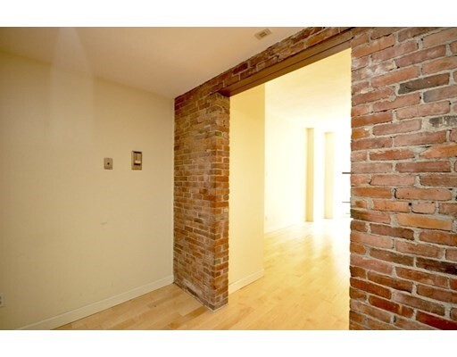 Building Photo - 160 Commonwealth Avenue