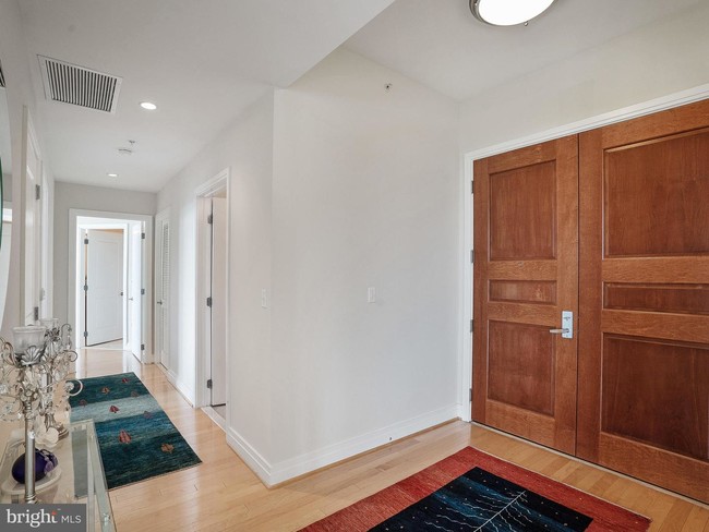 Building Photo - 8220 Crestwood Heights Dr