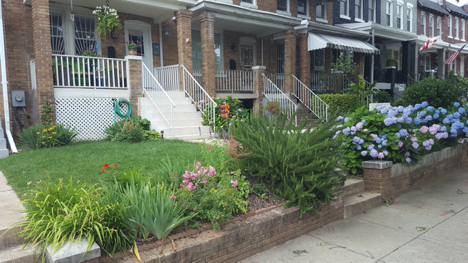 Front of house. - 526 24th St NE