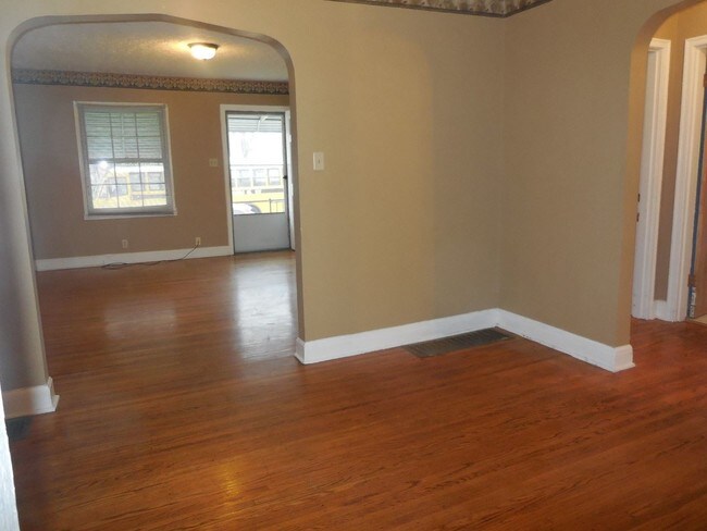 Foto del edificio - 2 br, 1 bath House - 3920 Vermont Ave