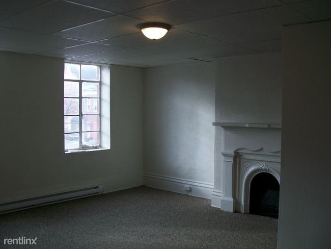 Building Photo - 2 br, 1 bath Apartment - 1923 E Carson Street