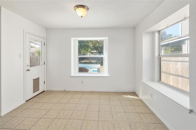 Foto del edificio - 11414 Eddie Egan Ln