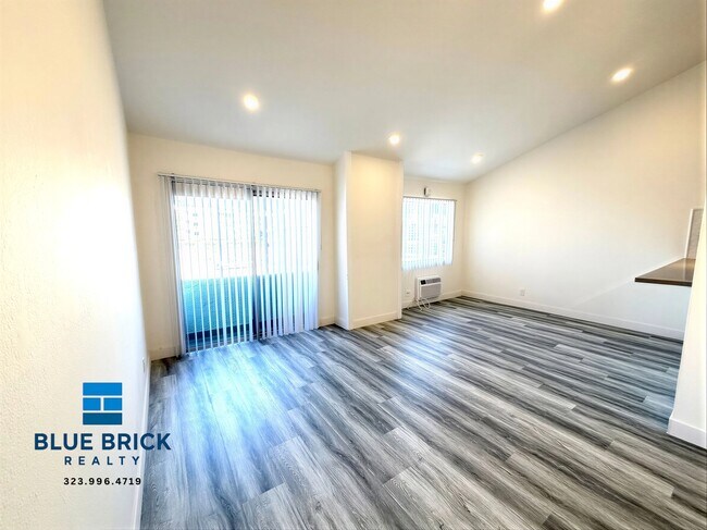 Building Photo - 6738 Independence Ave
