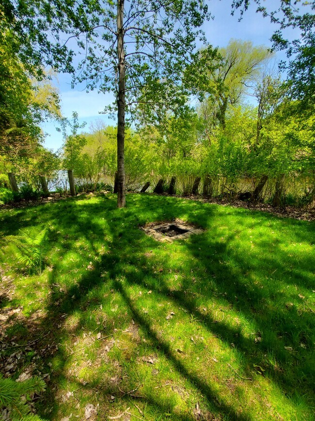 Foto del edificio - 550 N Mill St