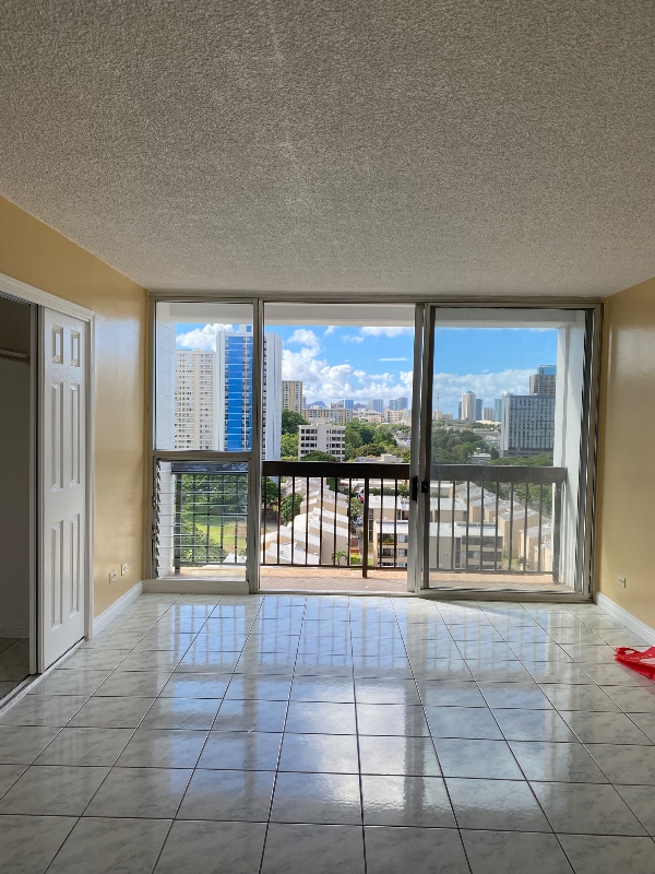 Building Photo - 1425 Liliha St