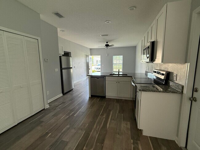 863 Helen St St Augustine FL - 863 Helen St St Augustine Fl Building Photo 