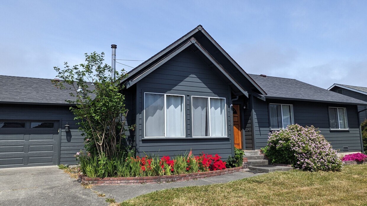 Foto principal - Spacious 3/2 in quiet neighborhood
