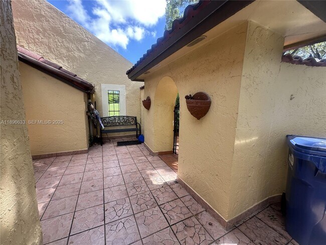 Foto del edificio - 3730 Alcantara Ave