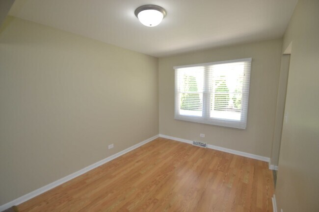Building Photo - 952 Dearborn Cir